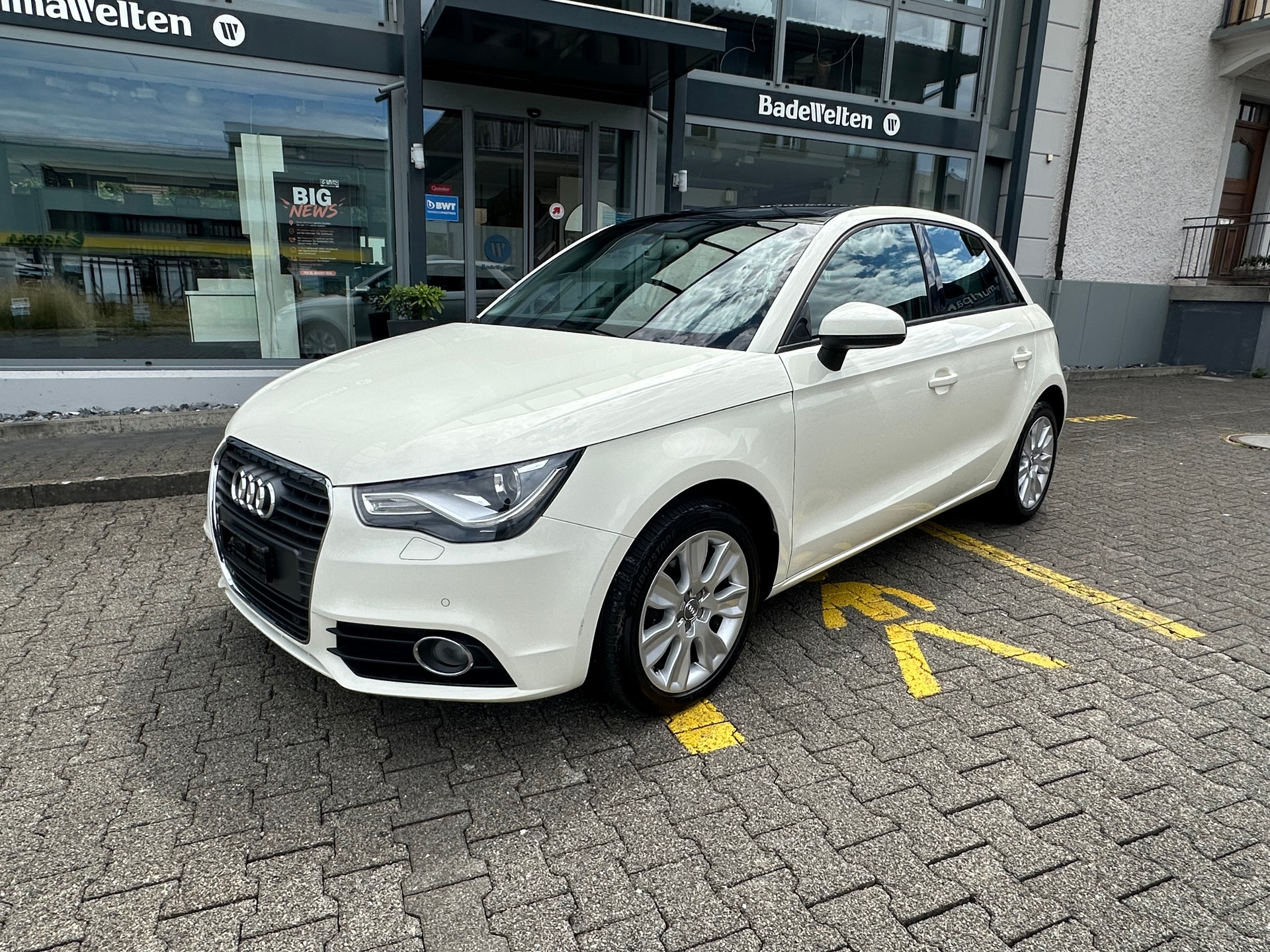 AUDI A1 Sportback 1.6 TDI Attraction DSG-image-1