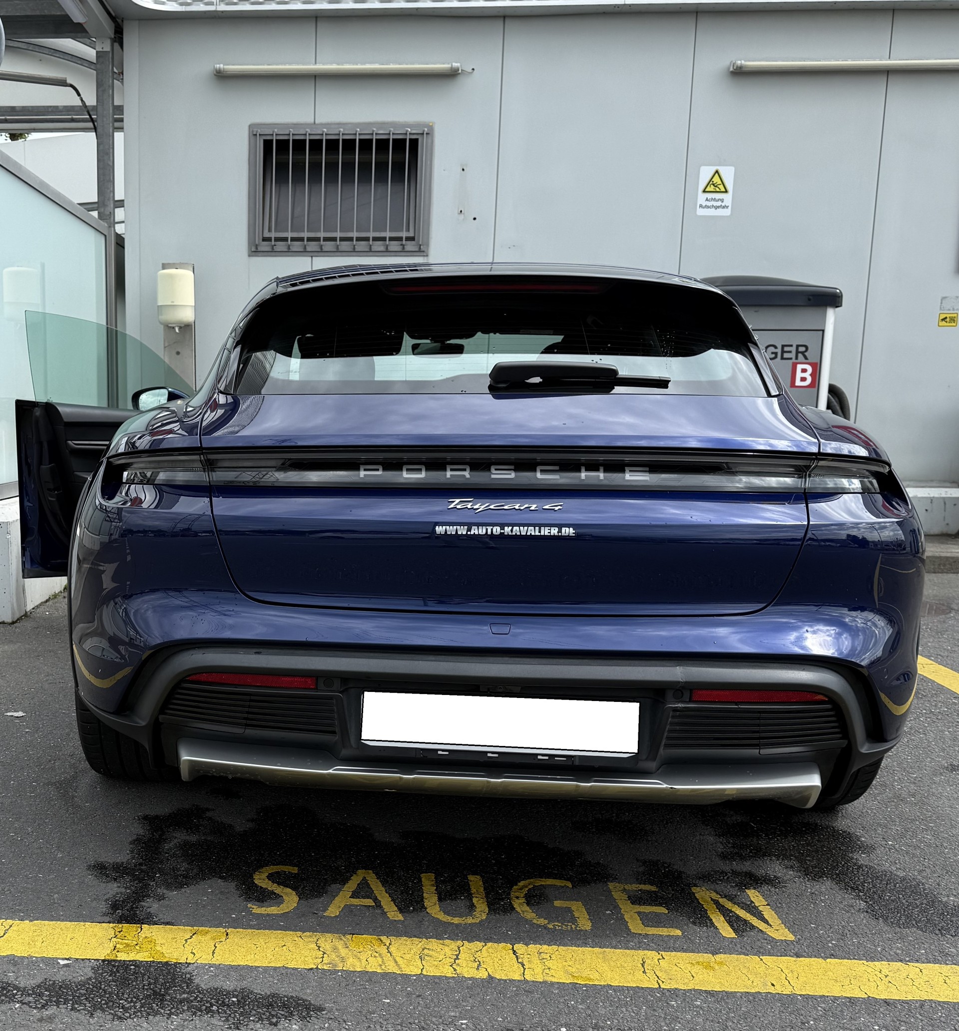 PORSCHE 4-image-3