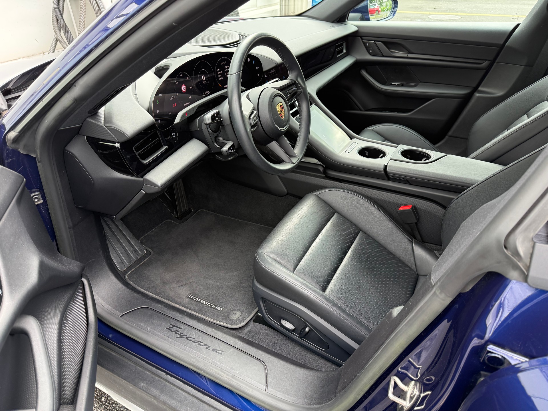 PORSCHE 4-image-4