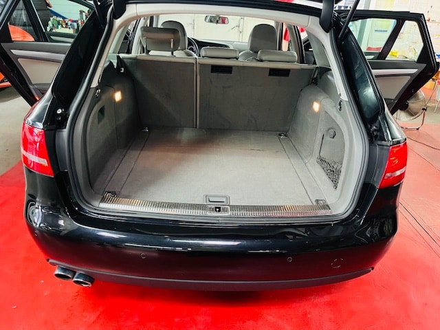 AUDI A4 Avant 2.0 TDI-image-14