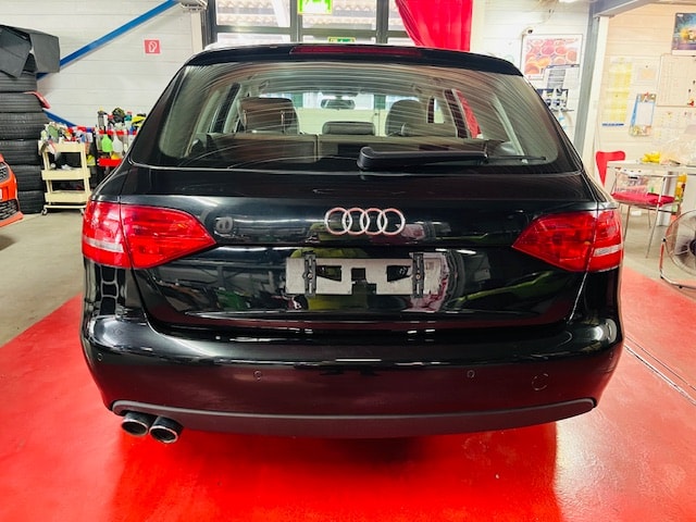 AUDI A4 Avant 2.0 TDI-image-4