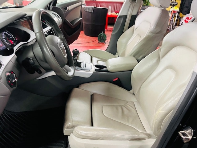AUDI A4 Avant 2.0 TDI-image-12