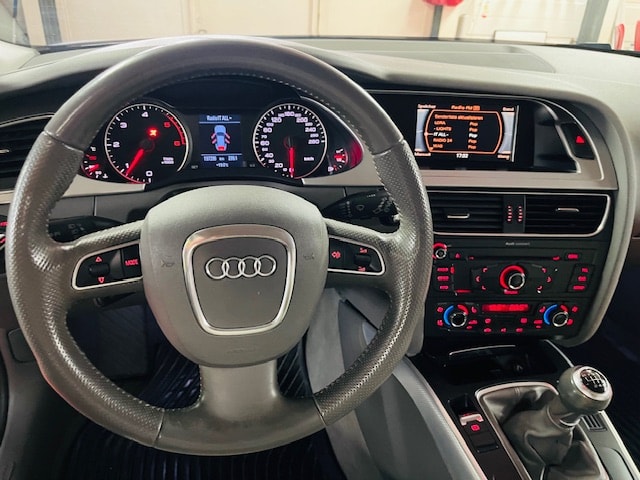 AUDI A4 Avant 2.0 TDI-image-15