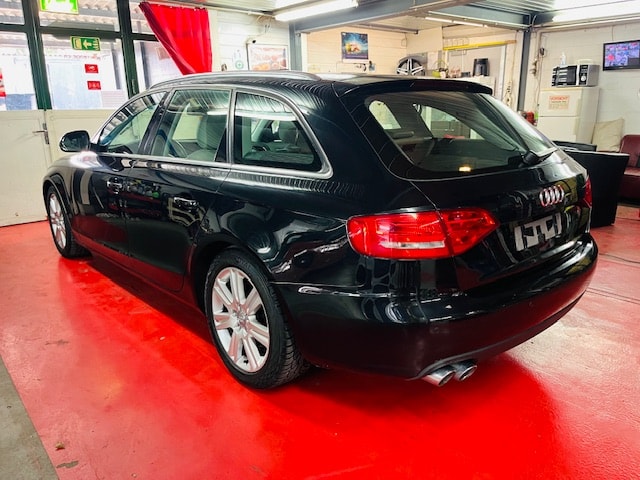 AUDI A4 Avant 2.0 TDI-image-6