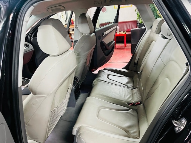 AUDI A4 Avant 2.0 TDI-image-11