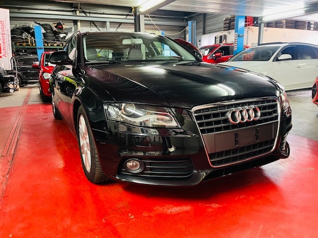 AUDI A4 Avant 2.0 TDI-image-1