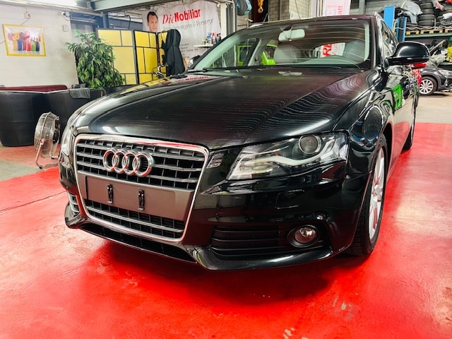 AUDI A4 Avant 2.0 TDI-image-0
