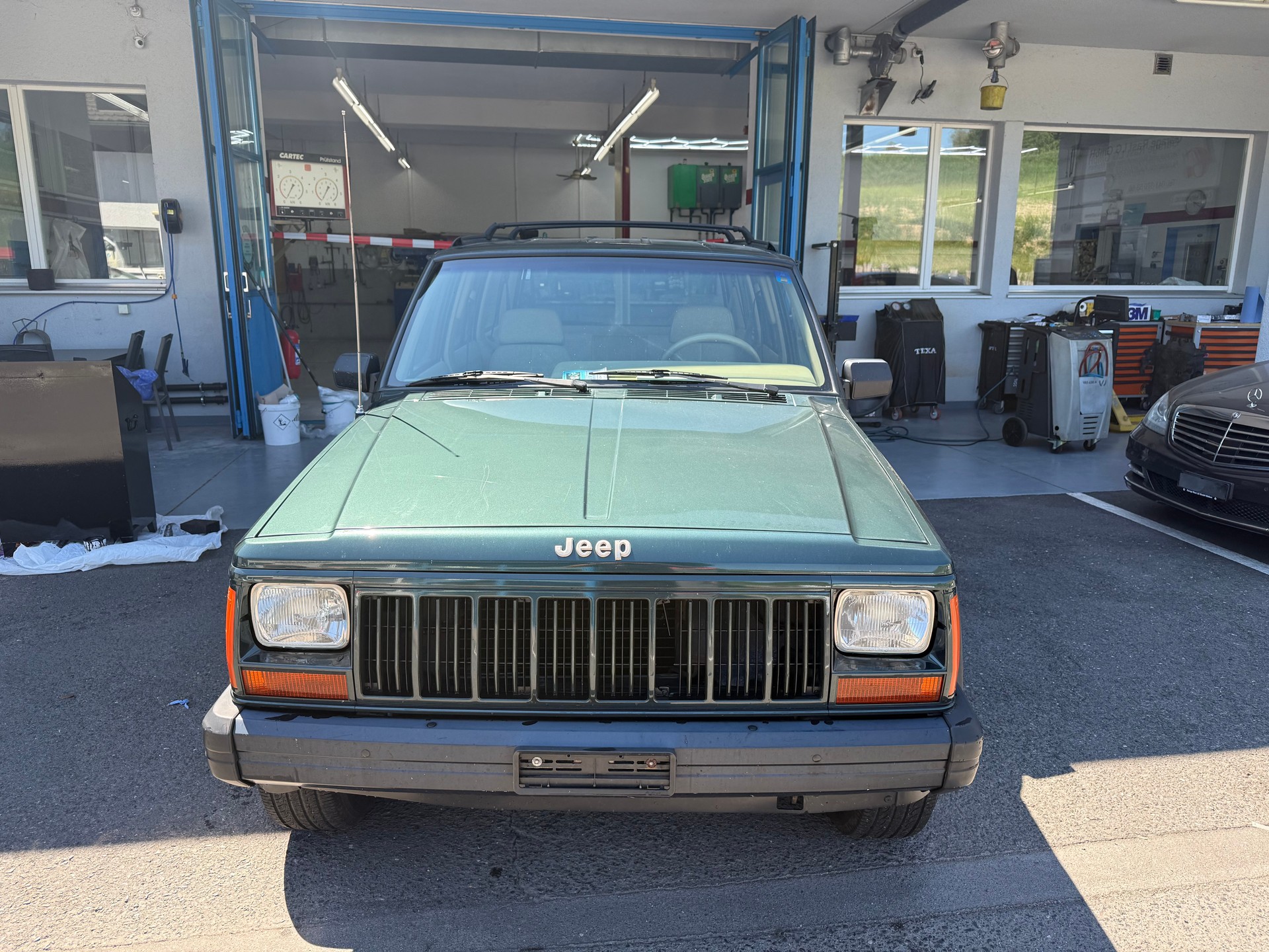 JEEP Cherokee 2.5 Jamboree-image-1