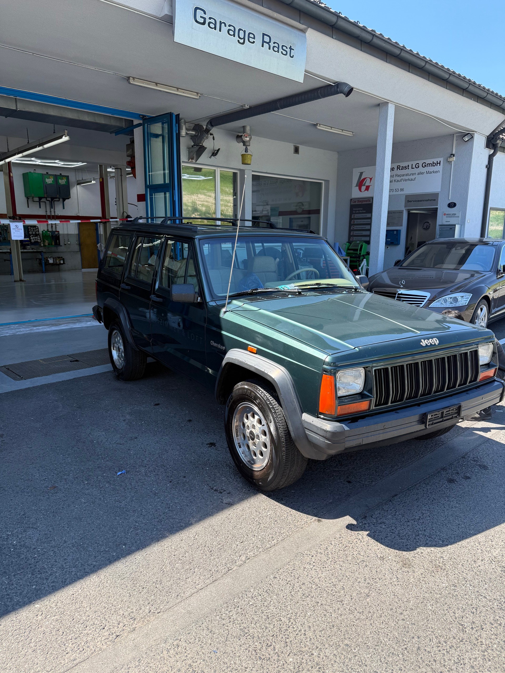 JEEP Cherokee 2.5 Jamboree-image-0
