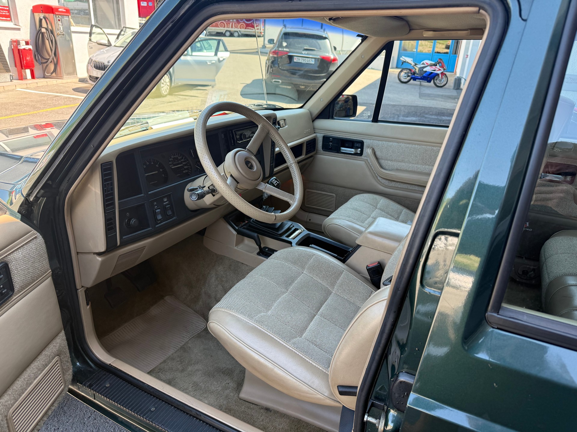 JEEP Cherokee 2.5 Jamboree-image-7