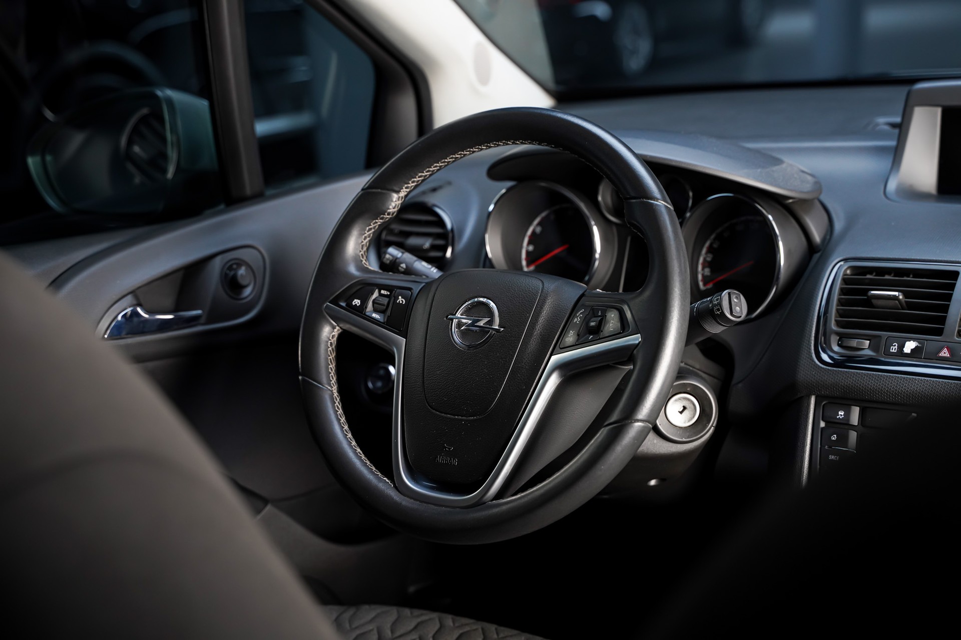 OPEL Meriva 1.4 Turbo Active Edition Automatic-image-17