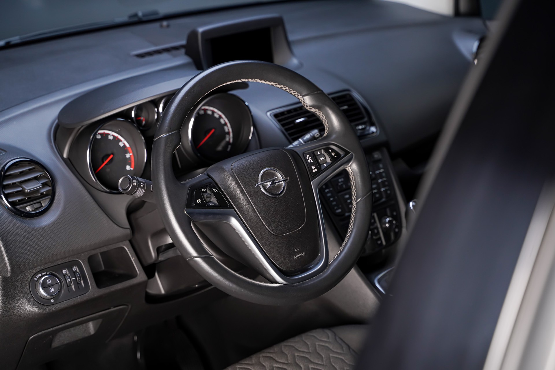OPEL Meriva 1.4 Turbo Active Edition Automatic-image-8