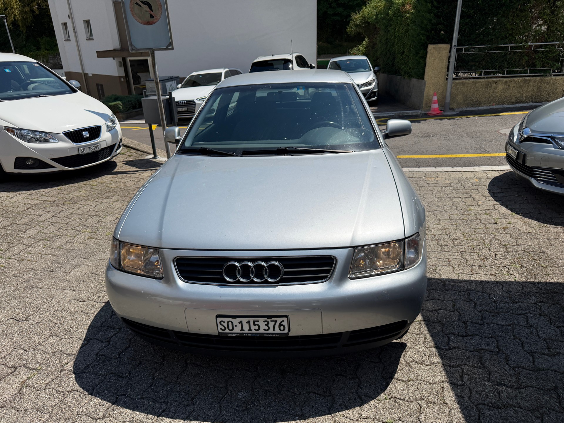AUDI A3 1.8 T Attraction mit Garantieoptionen-image-1