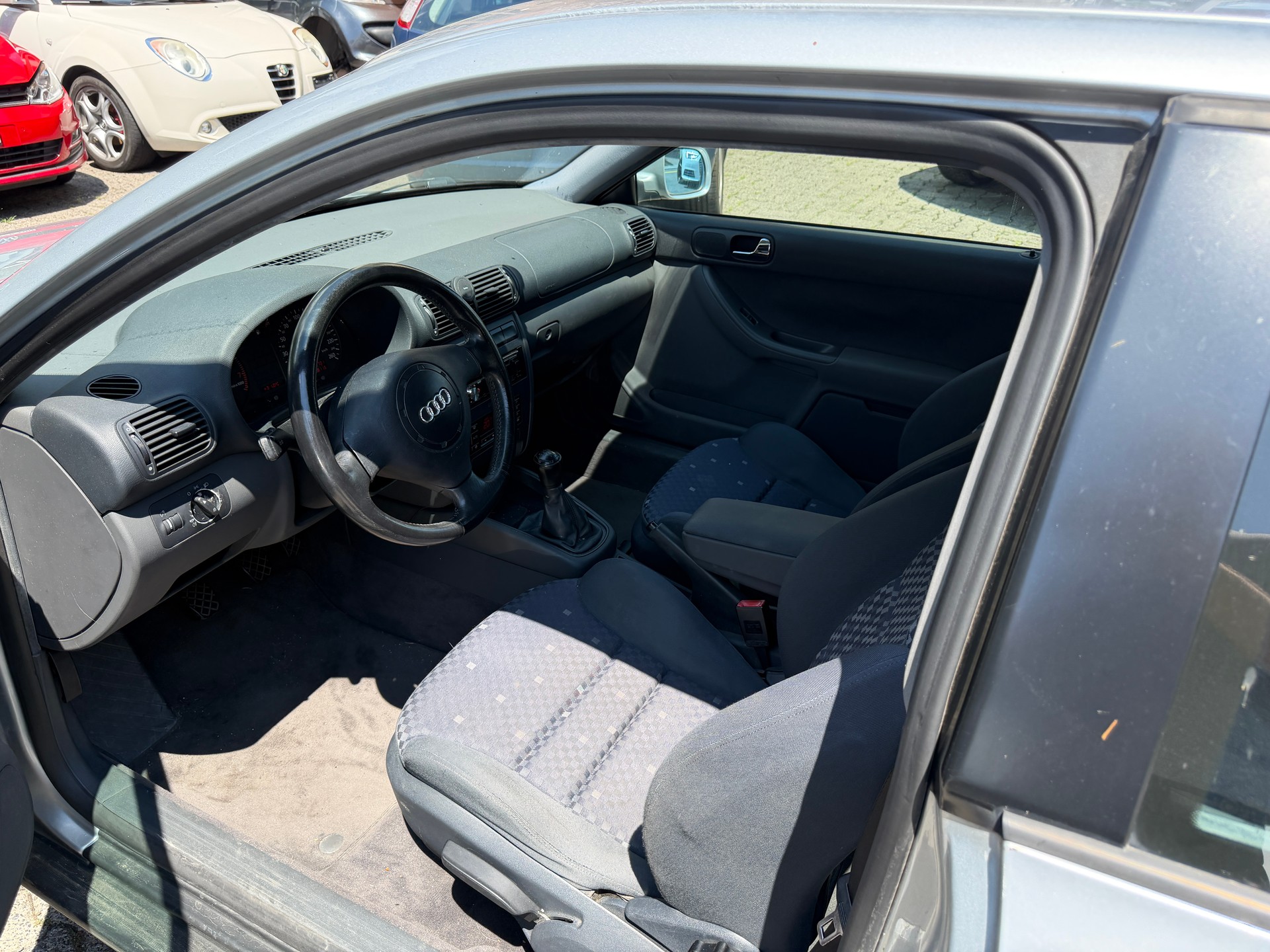 AUDI A3 1.8 T Attraction mit Garantieoptionen-image-4