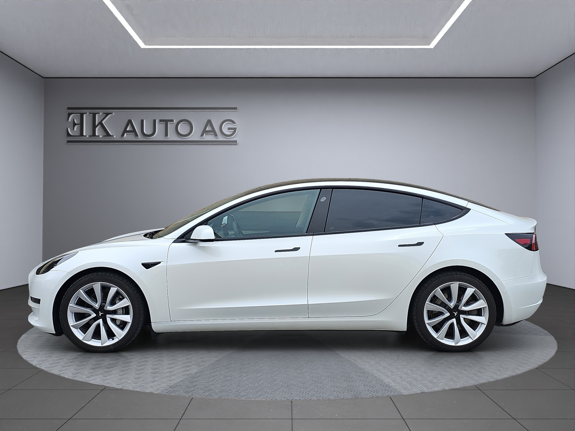 TESLA Model 3 Long Range Dual Motor AWD-image-1