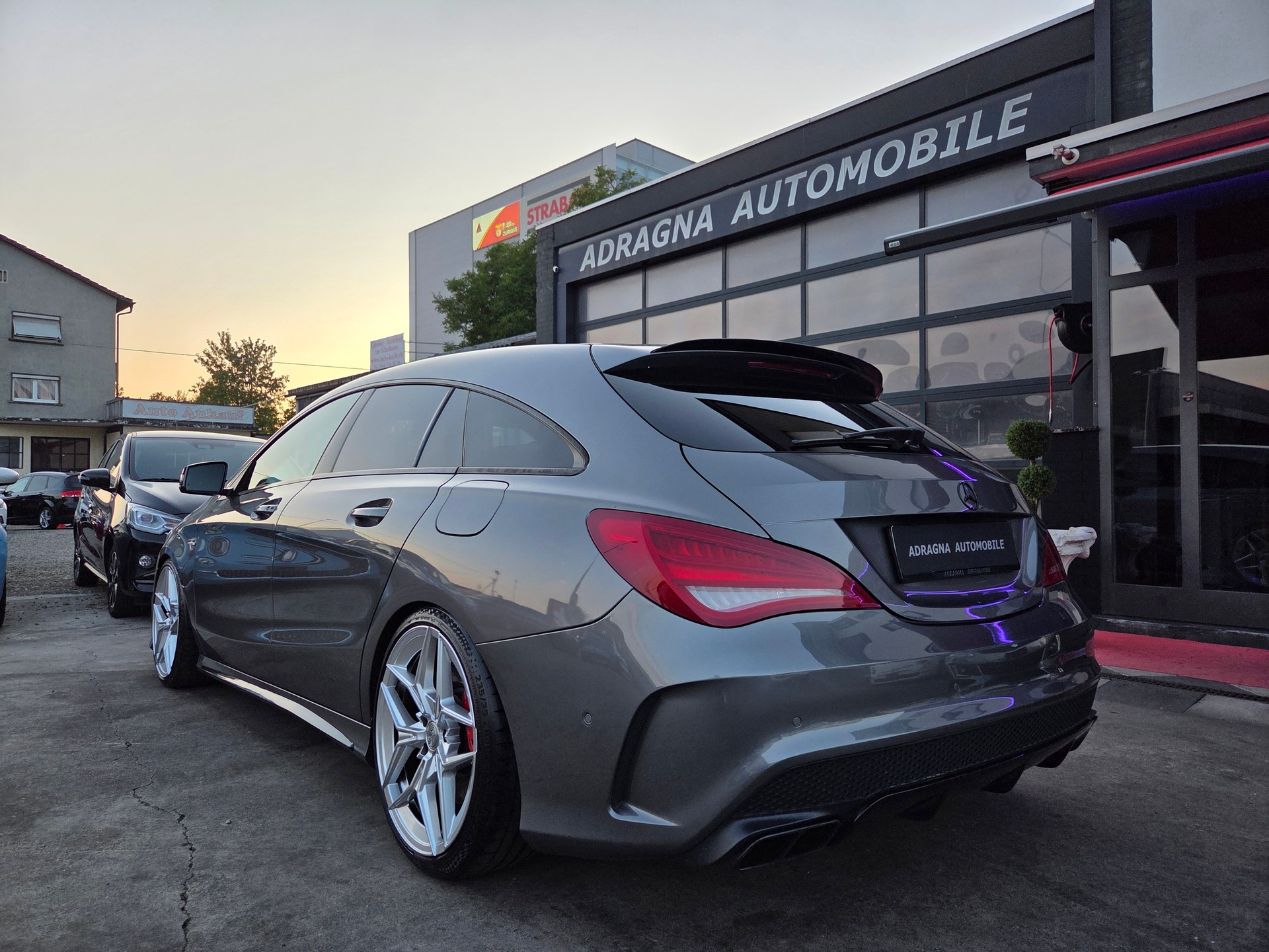 MERCEDES-BENZ CLA Shooting Brake 45 AMG 4Matic Speedshift-image-5