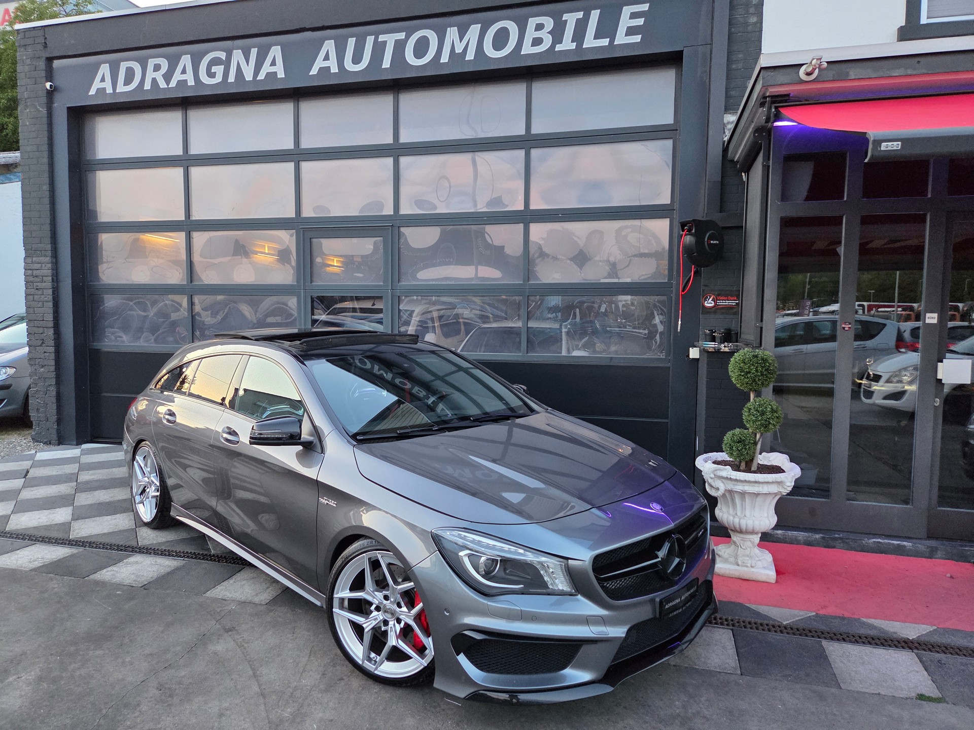 MERCEDES-BENZ CLA Shooting Brake 45 AMG 4Matic Speedshift-showroom-element-1