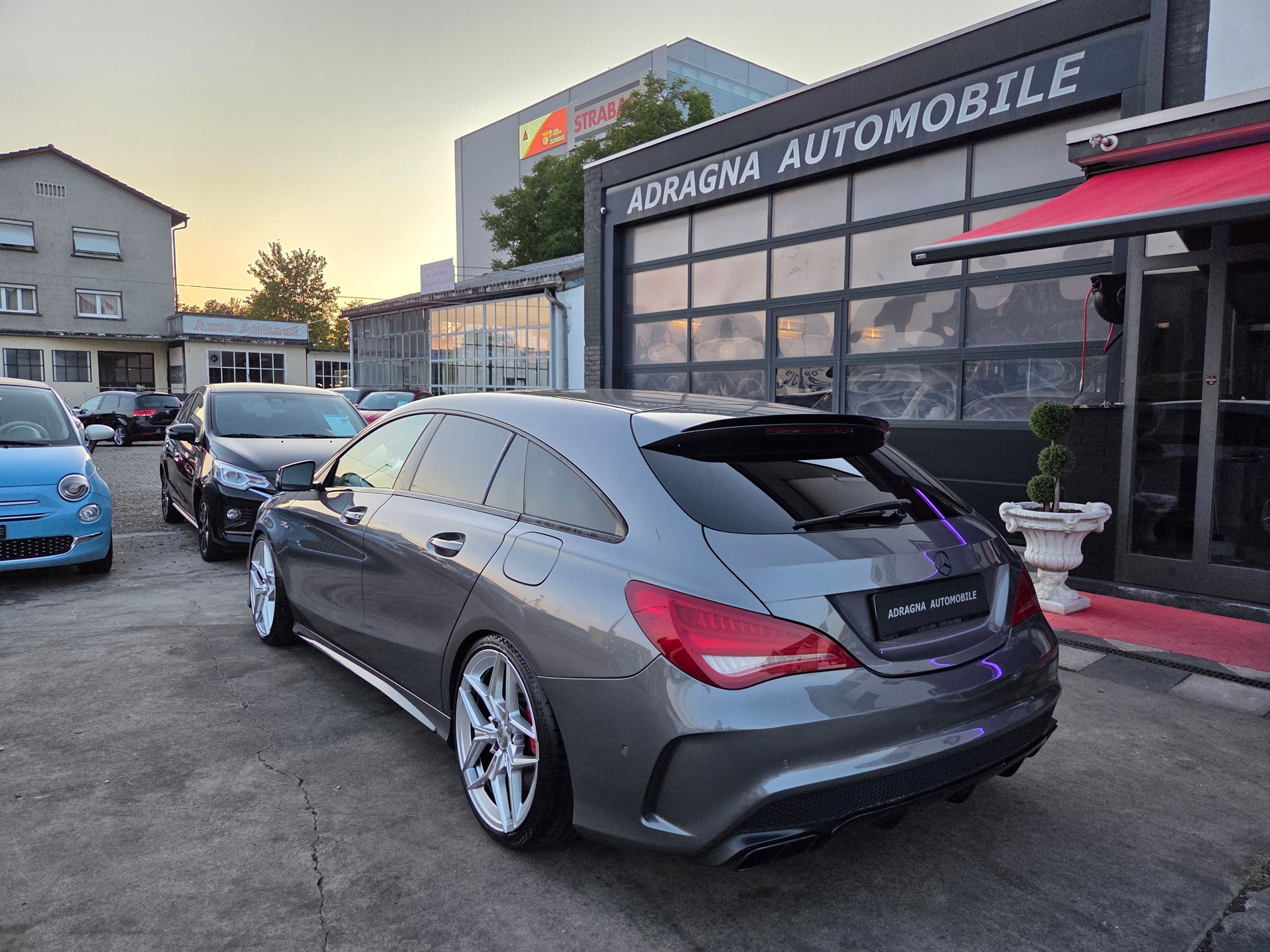 MERCEDES-BENZ CLA Shooting Brake 45 AMG 4Matic Speedshift-image-4