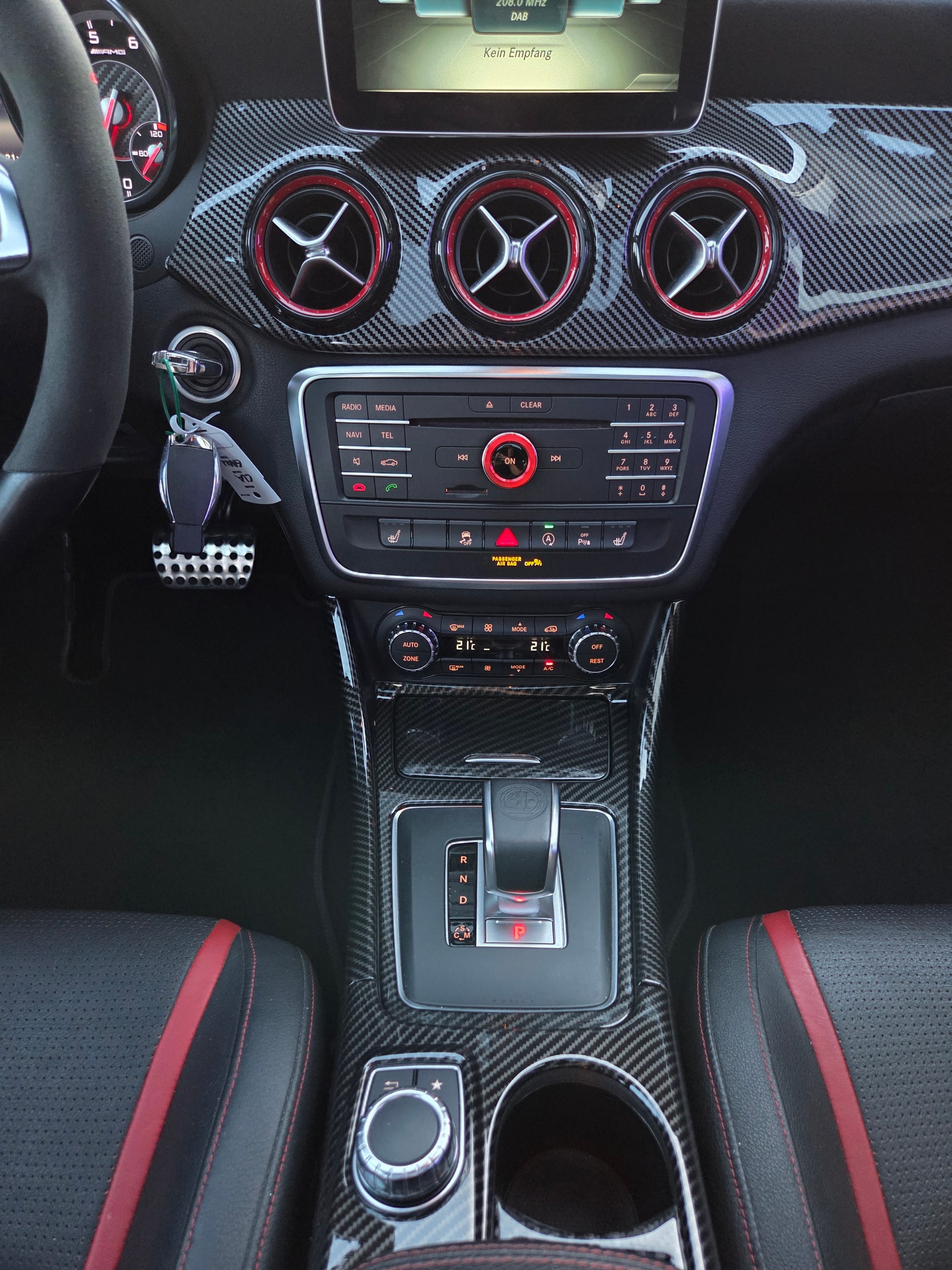 MERCEDES-BENZ CLA Shooting Brake 45 AMG 4Matic Speedshift-image-21