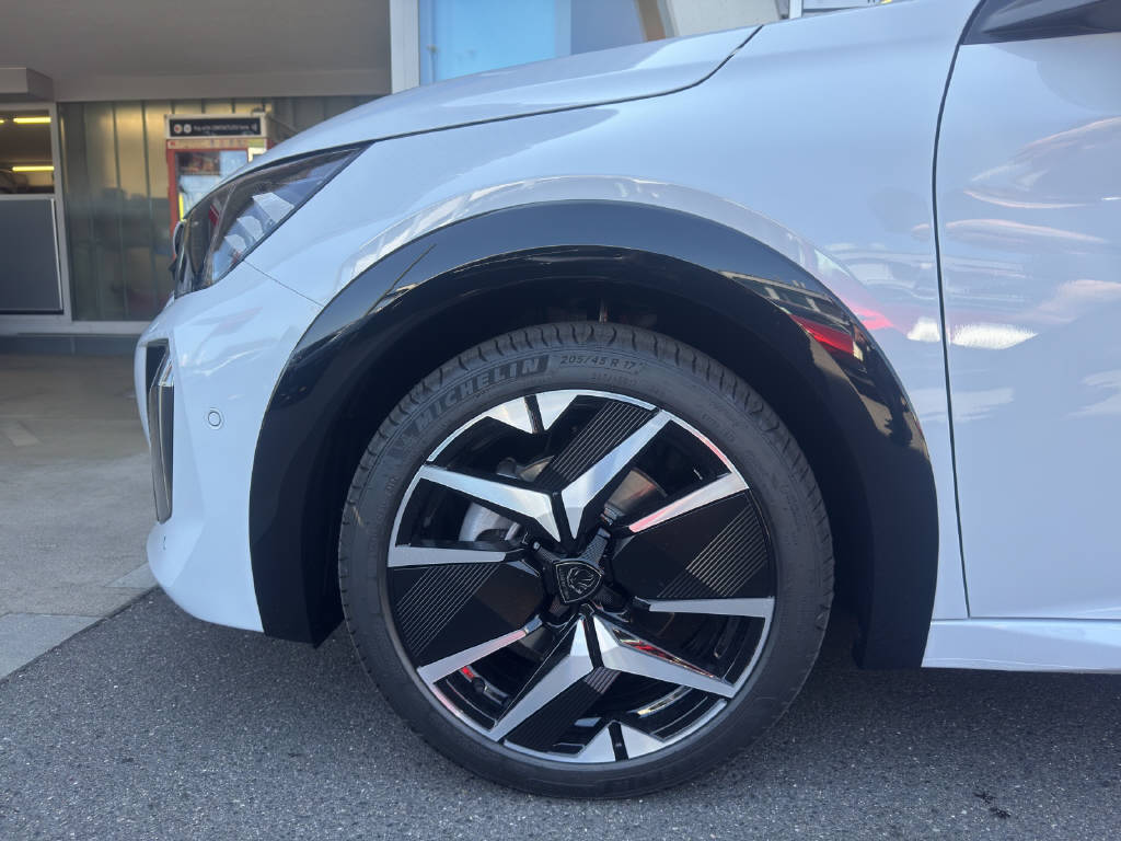 PEUGEOT 208 1.2 Hybrid 145 GT Exclusive-image-9