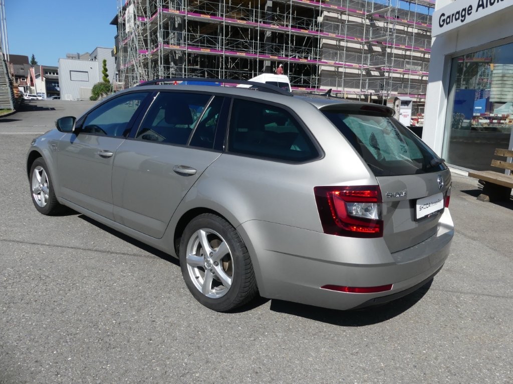 SKODA Octavia Combi 1.8 TSI Clever DSG-image-1