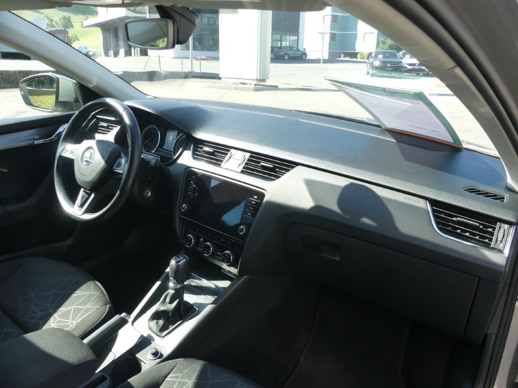 SKODA Octavia Combi 1.8 TSI Clever DSG-image-8