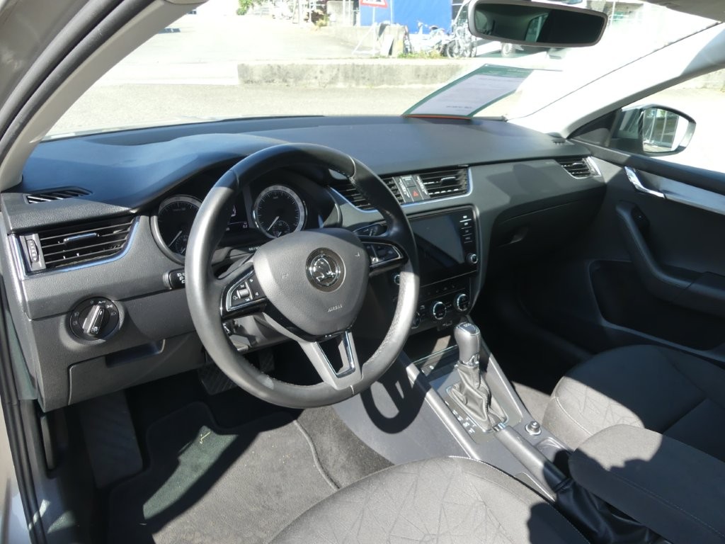 SKODA Octavia Combi 1.8 TSI Clever DSG-image-6