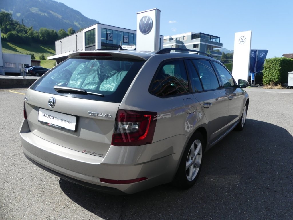 SKODA Octavia Combi 1.8 TSI Clever DSG-image-3
