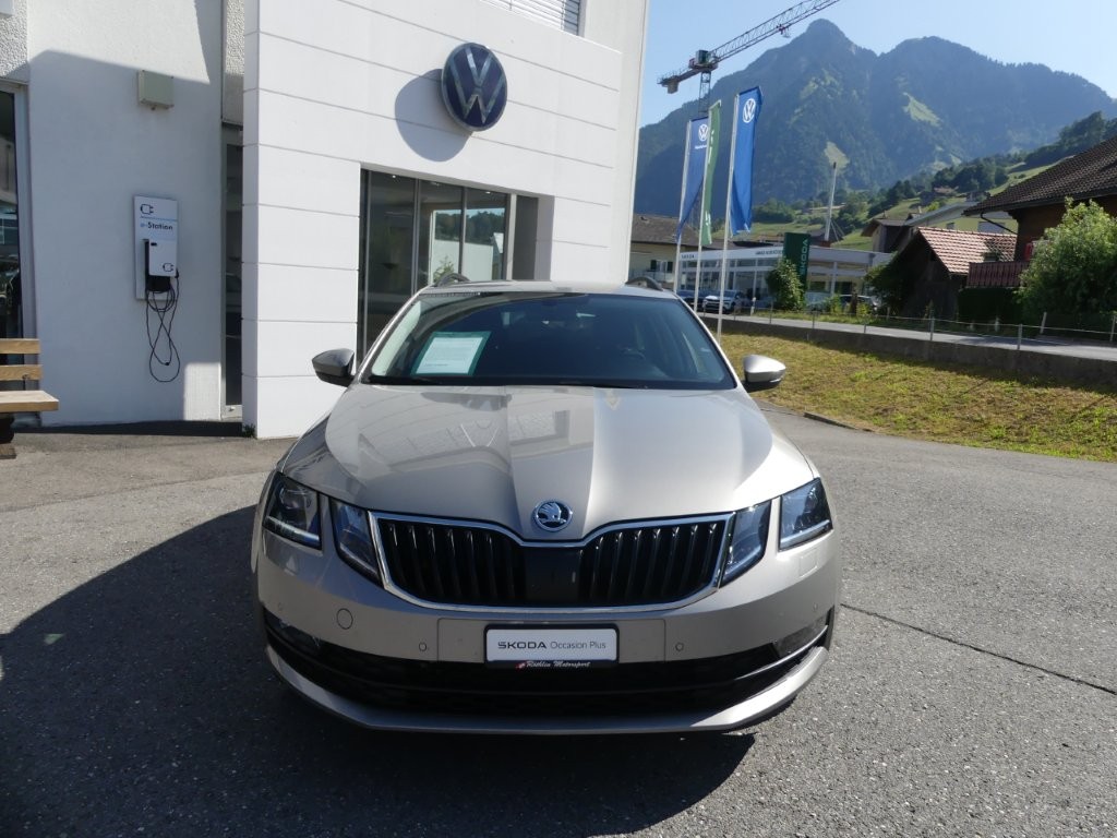 SKODA Octavia Combi 1.8 TSI Clever DSG-image-5