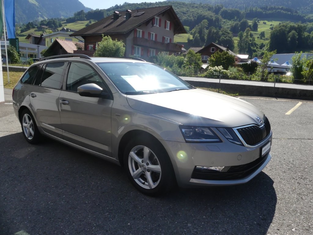 SKODA Octavia Combi 1.8 TSI Clever DSG-image-4