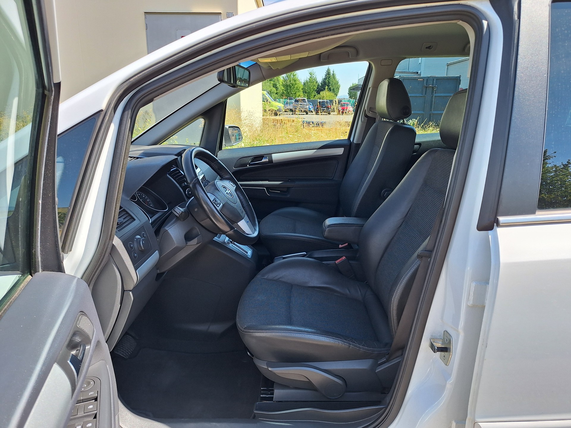 OPEL Zafira 2.2i 16V Edition Automatic-image-6