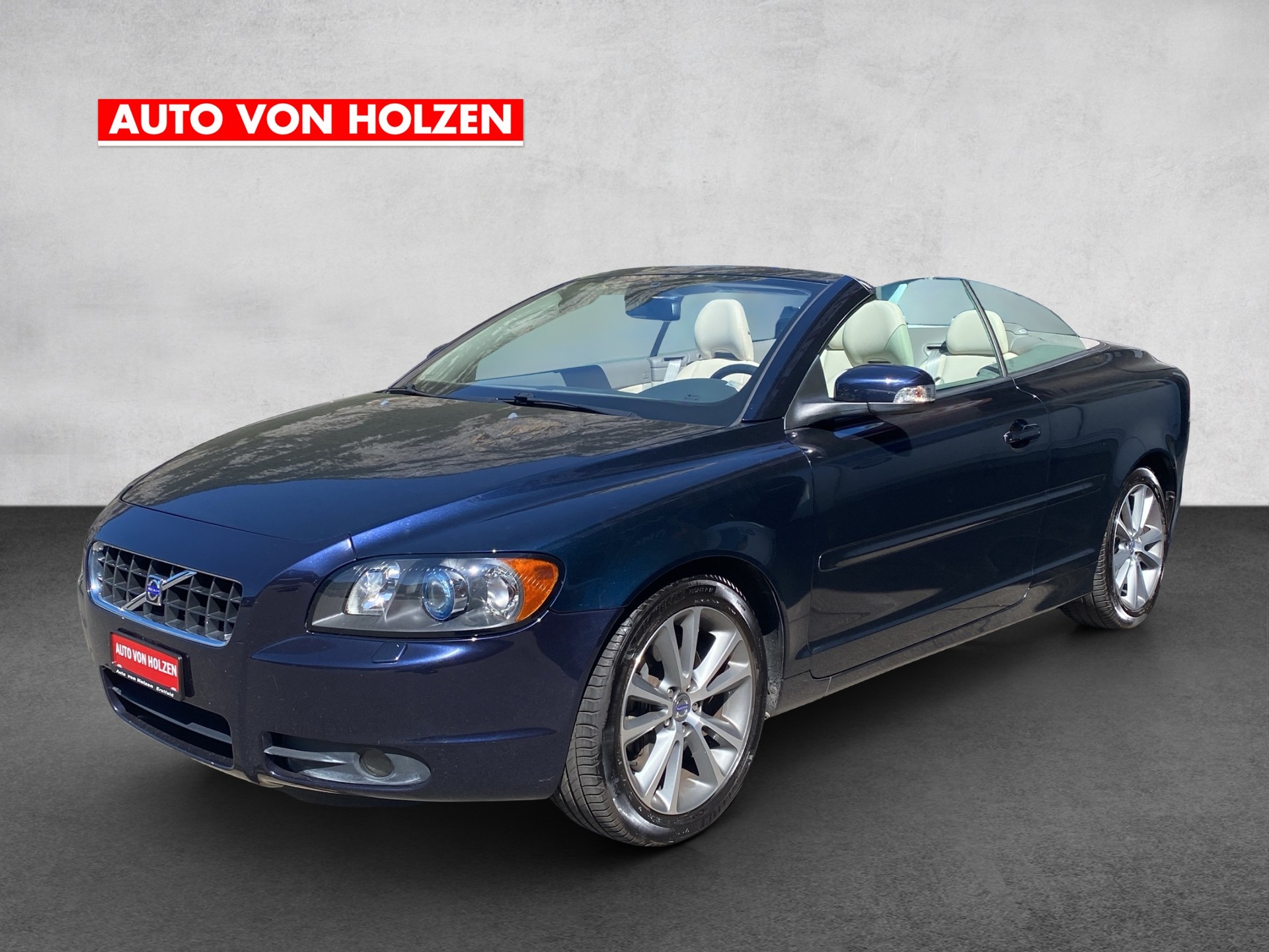 VOLVO C70 T5 Summum-image-0