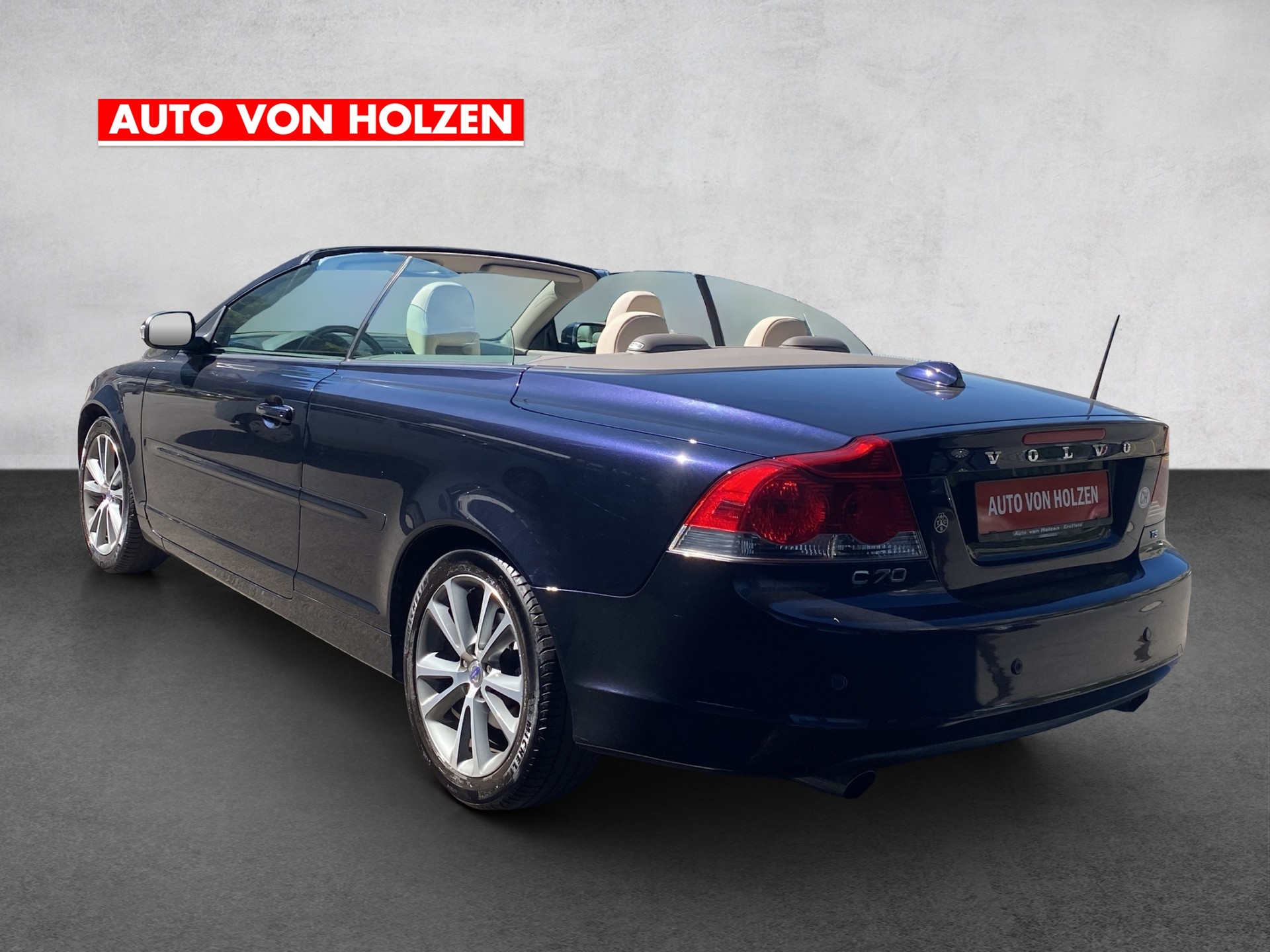 VOLVO C70 T5 Summum-image-1