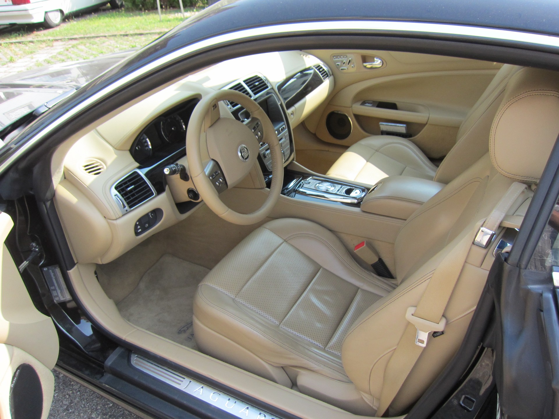 JAGUAR XKR Coupé-image-3