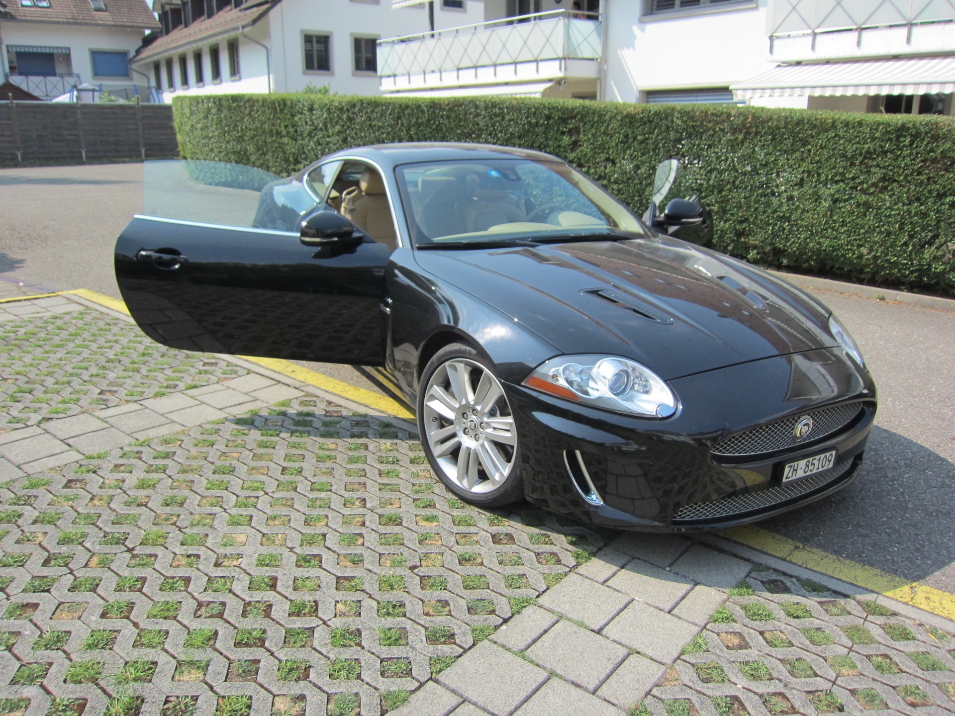 JAGUAR XKR Coupé-image-5