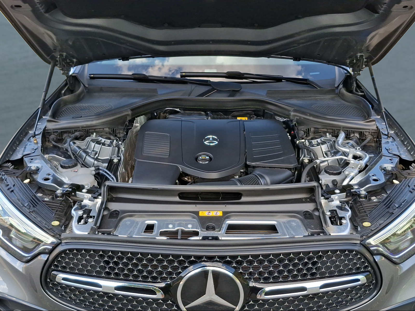 MERCEDES-BENZ GLC 300 4Matic AMG Line 9G-Tronic-image-12
