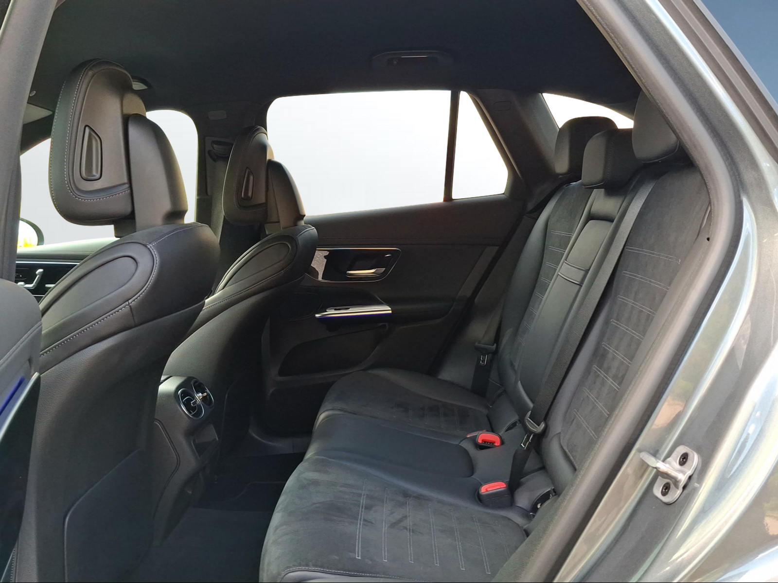 MERCEDES-BENZ GLC 300 4Matic AMG Line 9G-Tronic-image-10