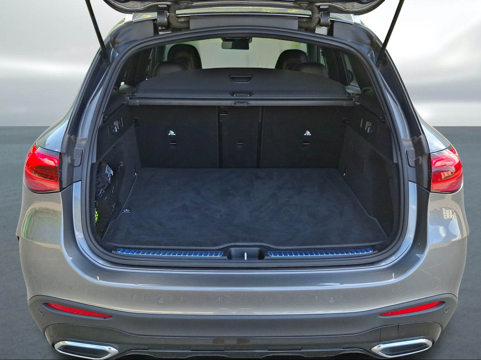 MERCEDES-BENZ GLC 300 4Matic AMG Line 9G-Tronic-image-11