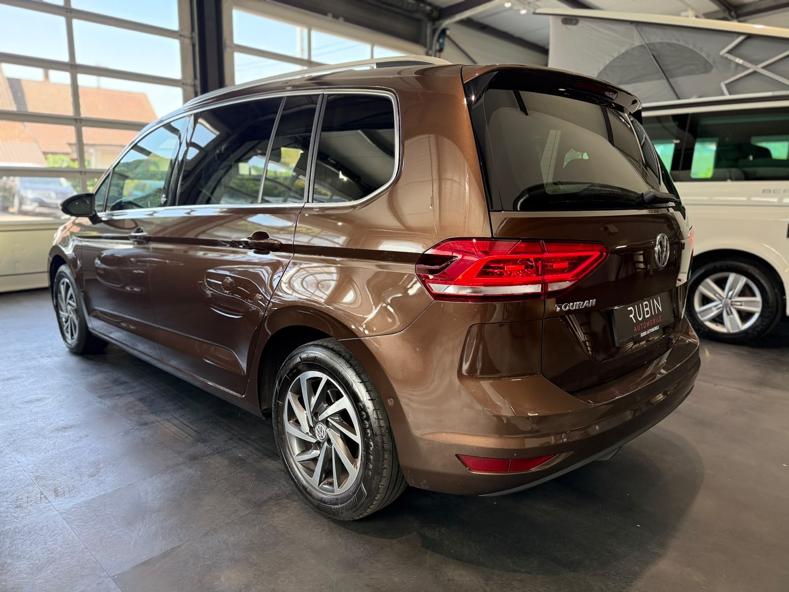 VW Touran 1.6 TDI BlueMotion Technology Comfortline DSG-image-1
