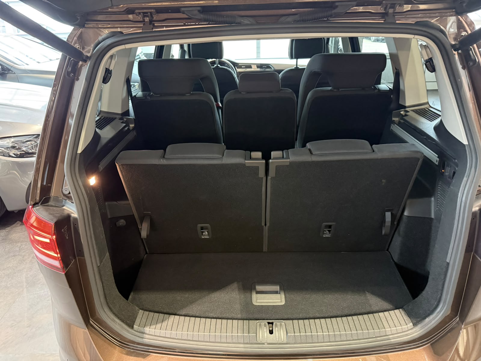 VW Touran 1.6 TDI BlueMotion Technology Comfortline DSG-image-3