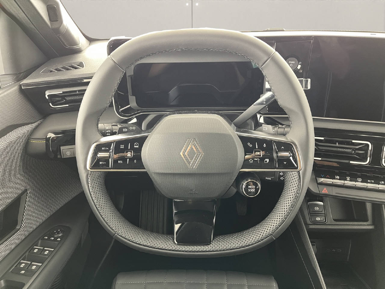 RENAULT R4 E-Tech Comfort Range iconic-image-9