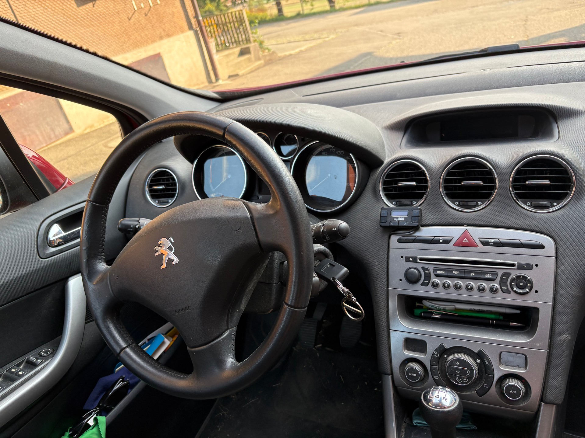 PEUGEOT 308-image-2