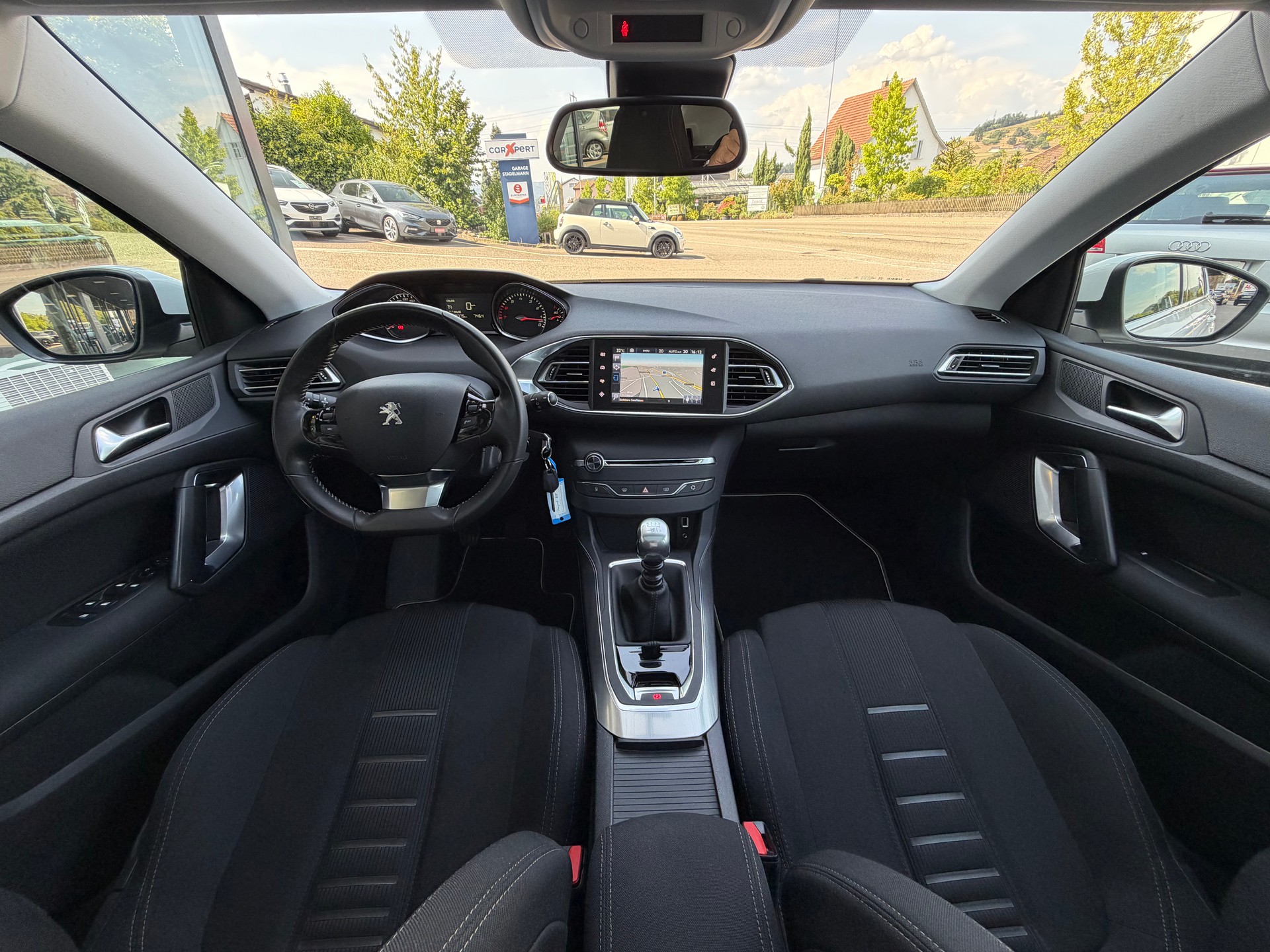 PEUGEOT 308 1.6 THP Allure-image-17