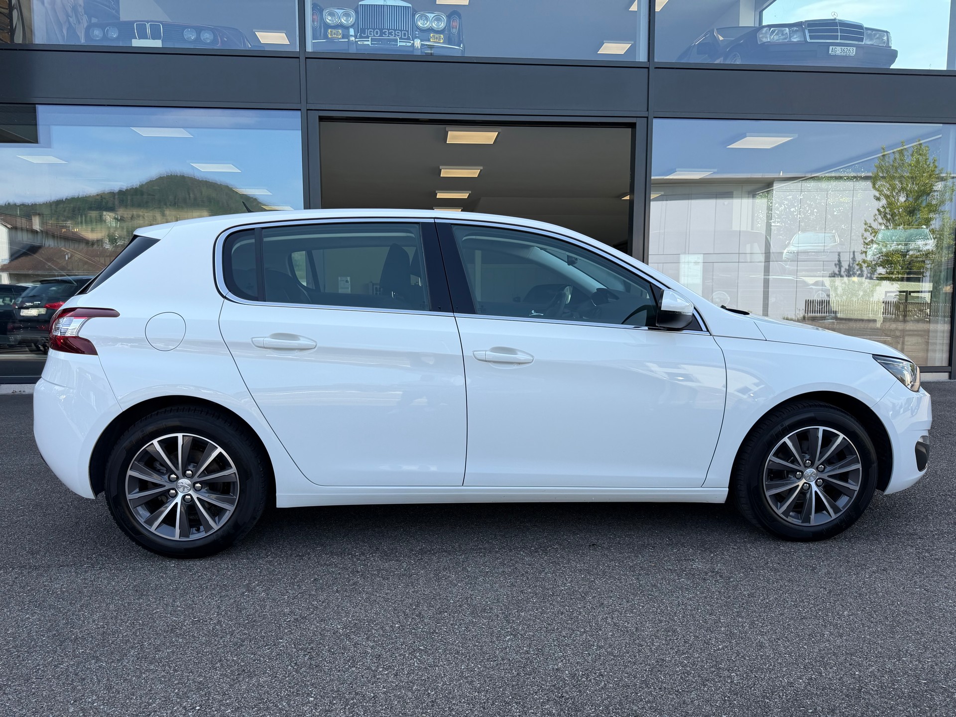 PEUGEOT 308 1.6 THP Allure-image-1