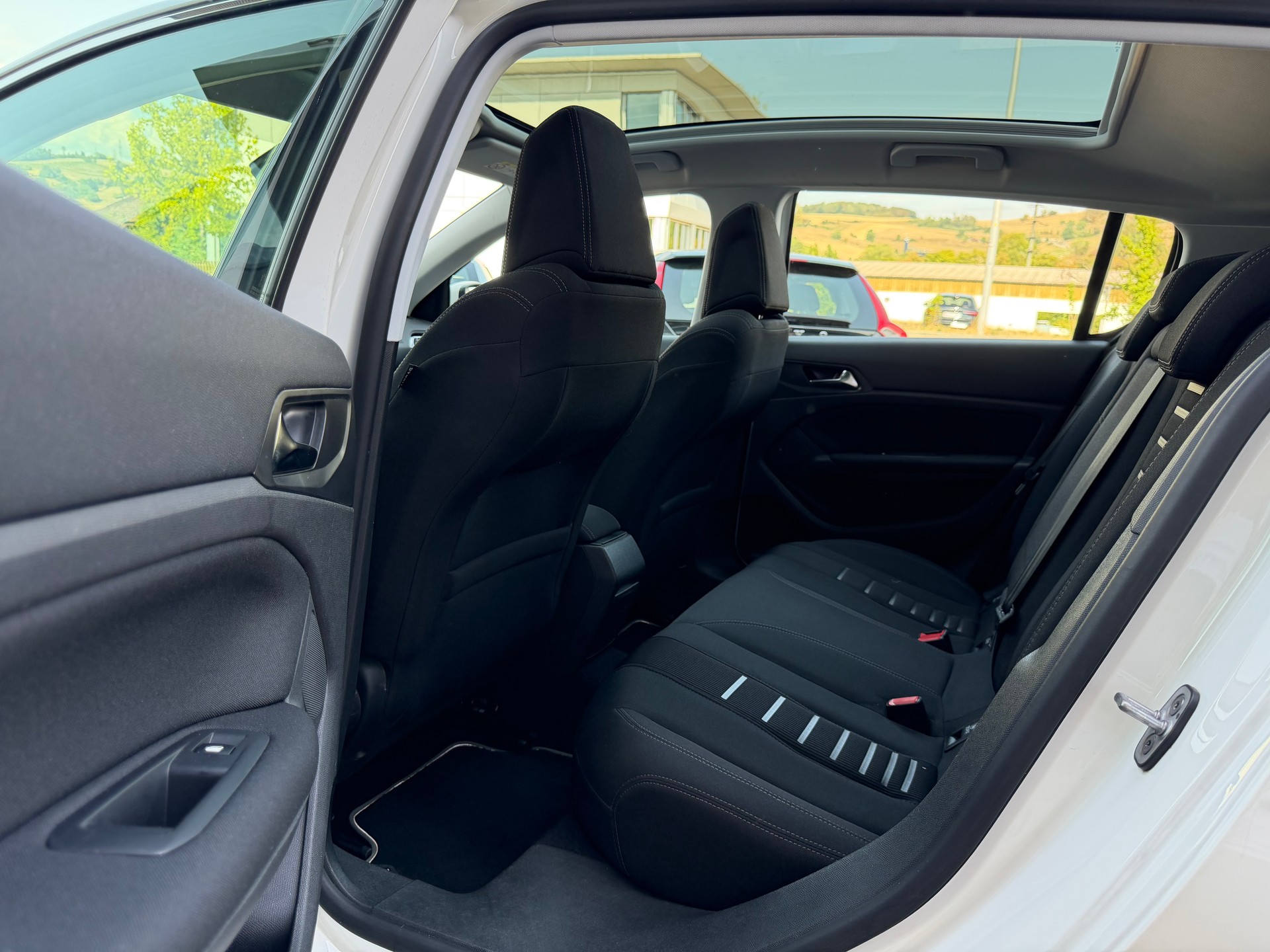 PEUGEOT 308 1.6 THP Allure-image-20