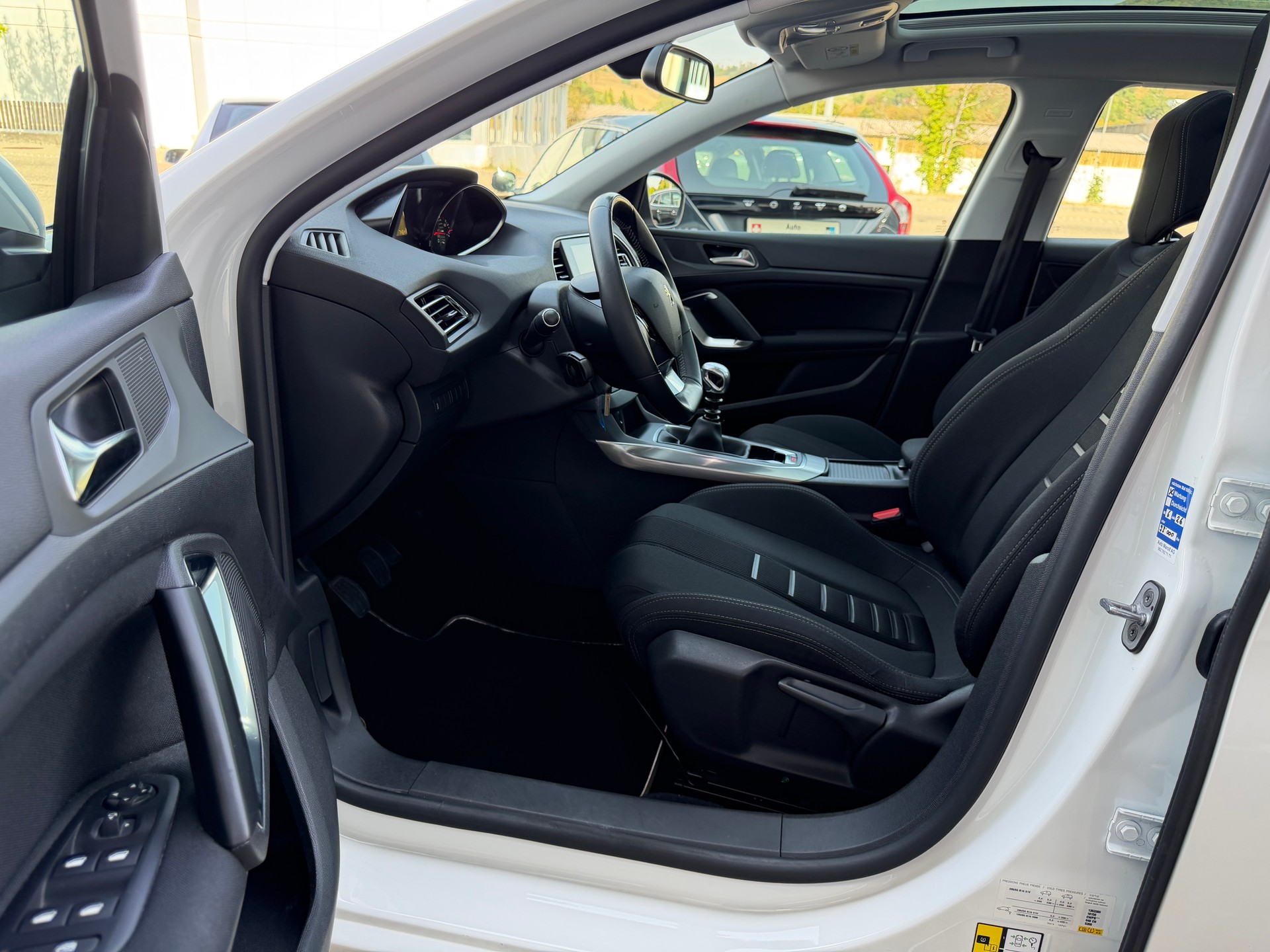PEUGEOT 308 1.6 THP Allure-image-10