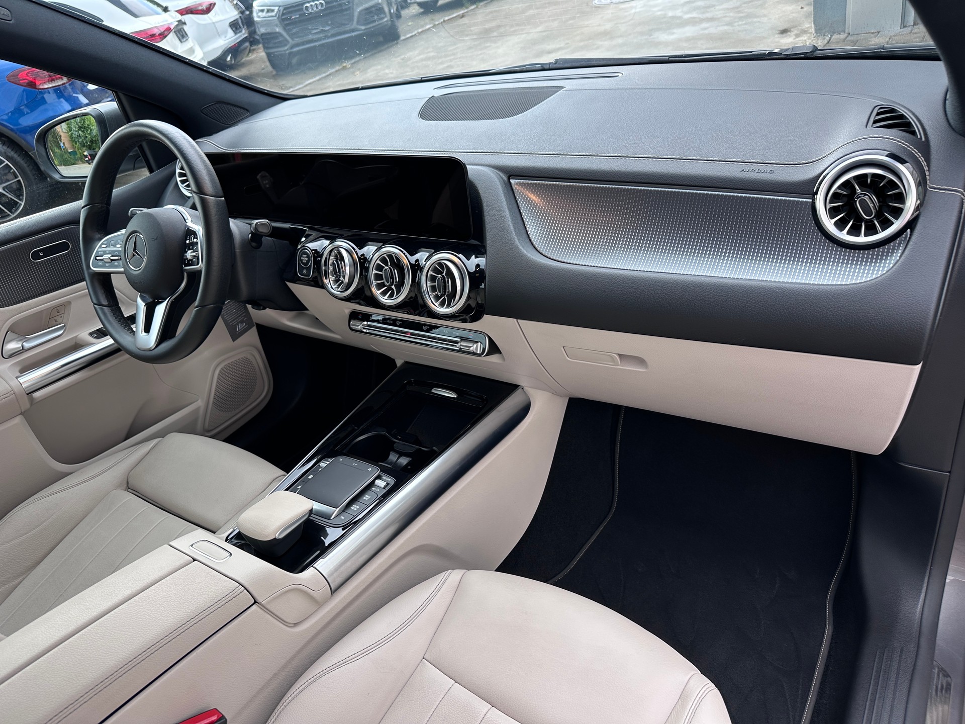 MERCEDES-BENZ B 250 4Matic AMG Line-image-15