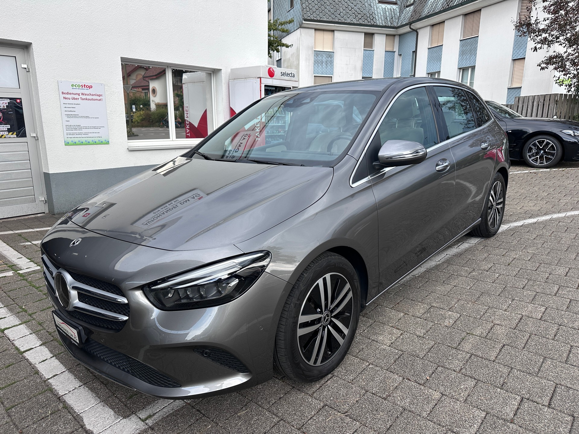 MERCEDES-BENZ B 250 4Matic AMG Line-image-1