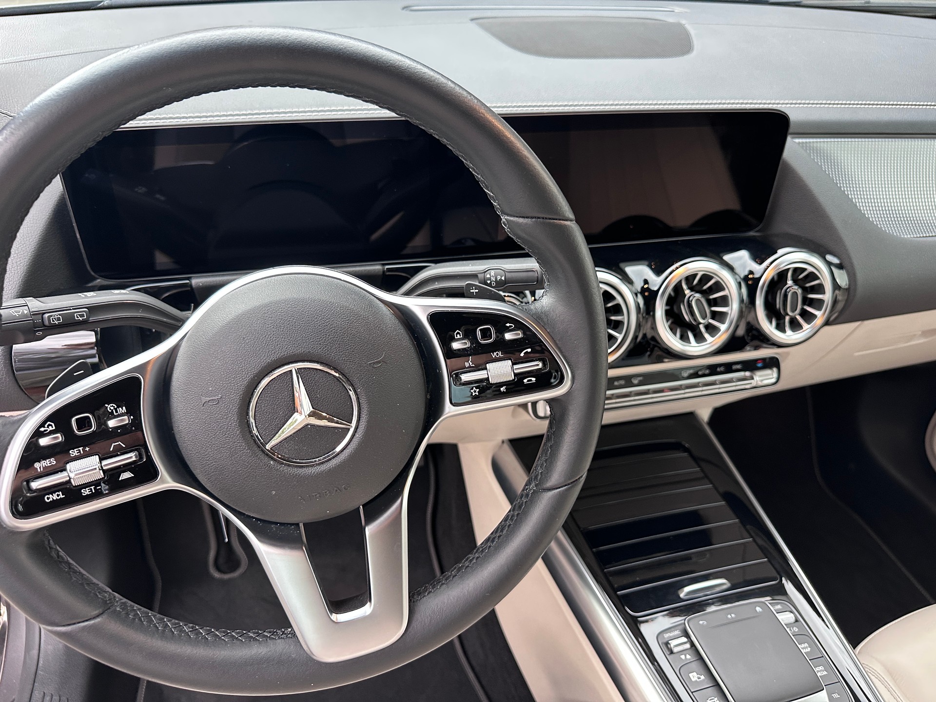 MERCEDES-BENZ B 250 4Matic AMG Line-image-9