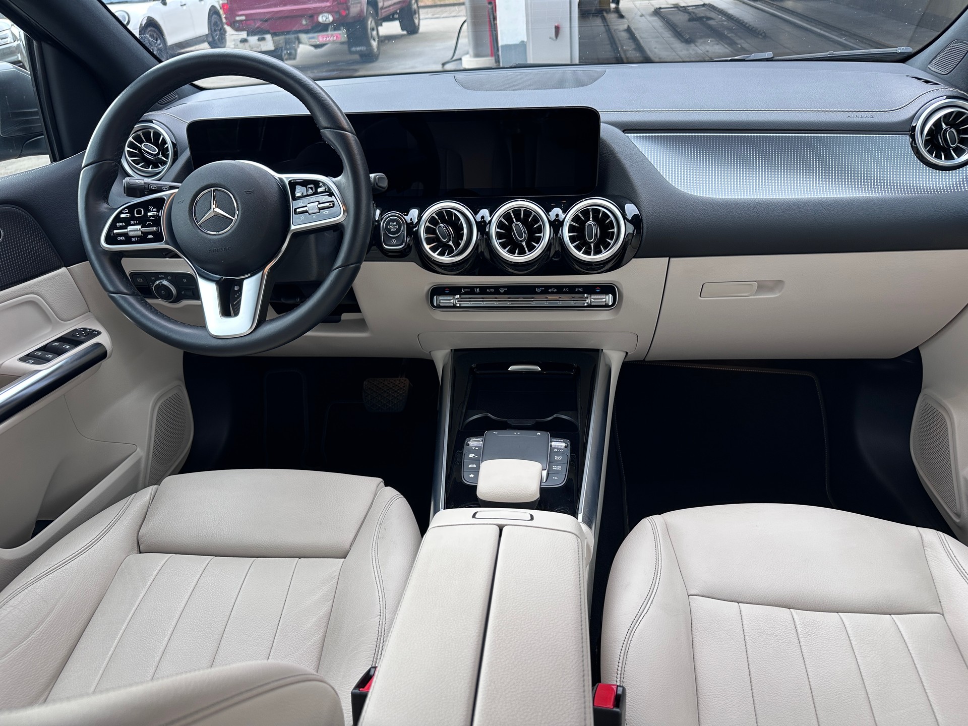 MERCEDES-BENZ B 250 4Matic AMG Line-image-8